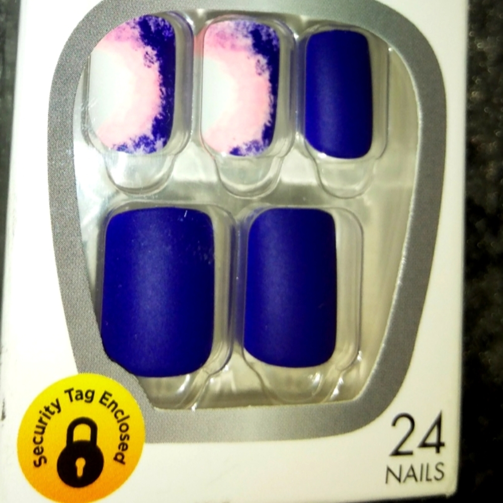 Kiss press on nails no glue, 24pc short
